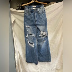 Super cute ripped jeans